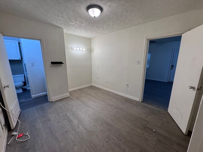 Building Photo - 922 S 27th St