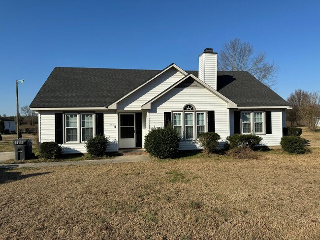 Primary Photo - Renovated 3 Bedroom House Near Black Creek...