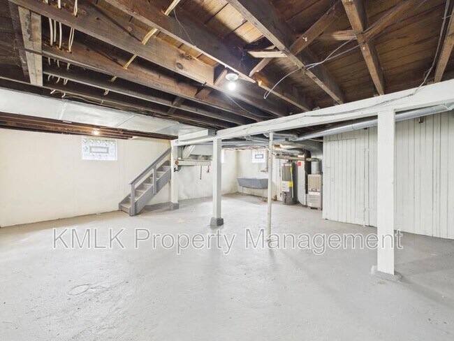 Building Photo - 575 Fernwood Dr