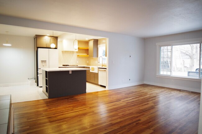 Building Photo - 4811 W Rose Hl St