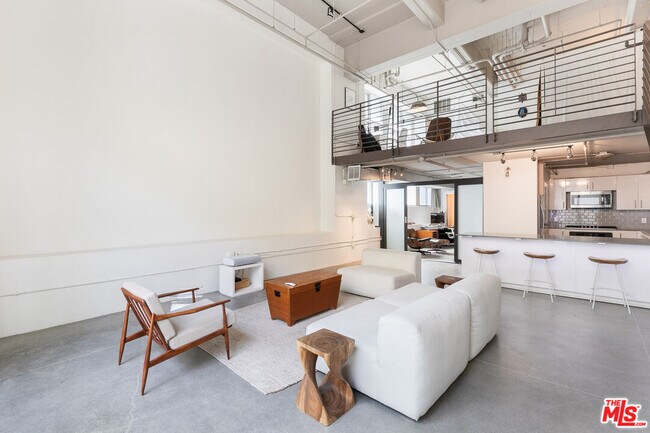 Building Photo - 1130 Flower St