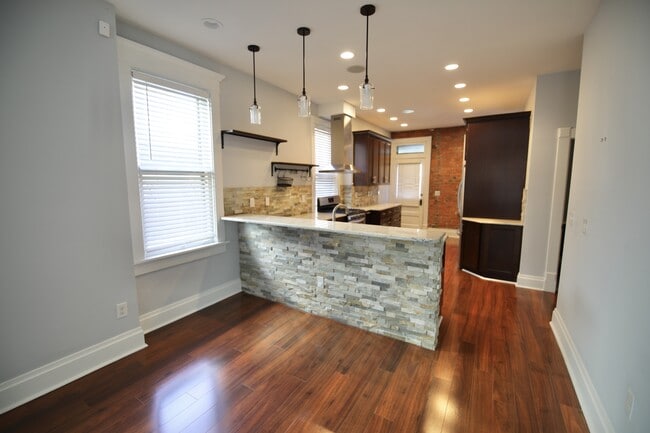 Building Photo - 310 E Beck St