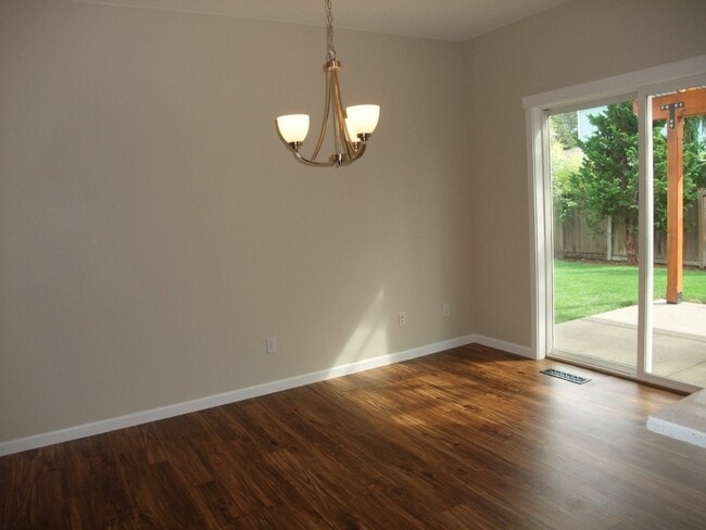 Building Photo - Newer 3 Bedroom Home in SW Albany Ready To Move Into