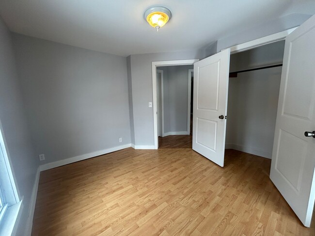 Building Photo - Charming Downtown Grove City Home