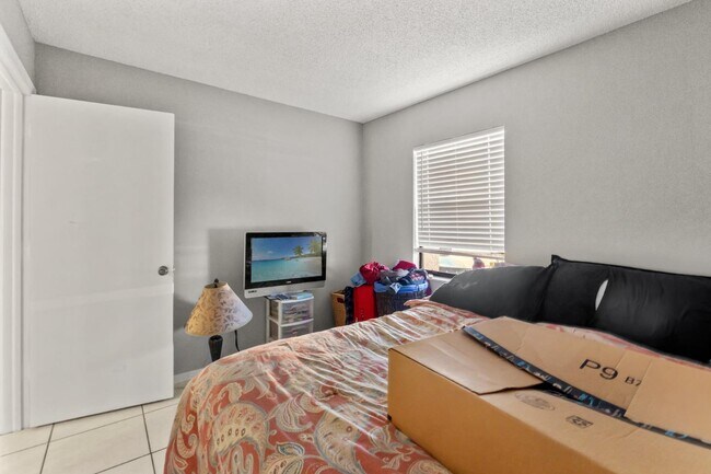 Building Photo - 7124 Barclay Ave