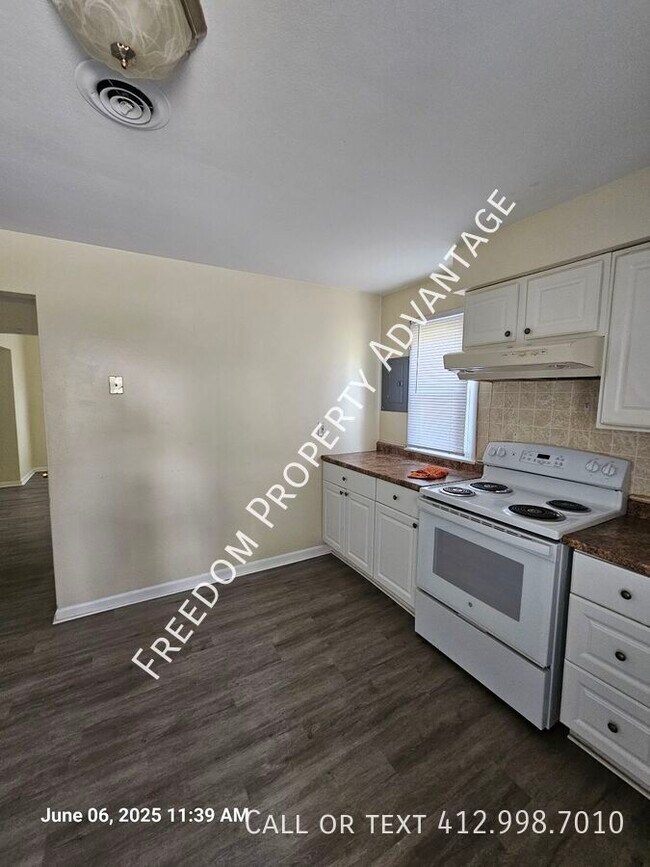 Building Photo - 130 Hall Ave