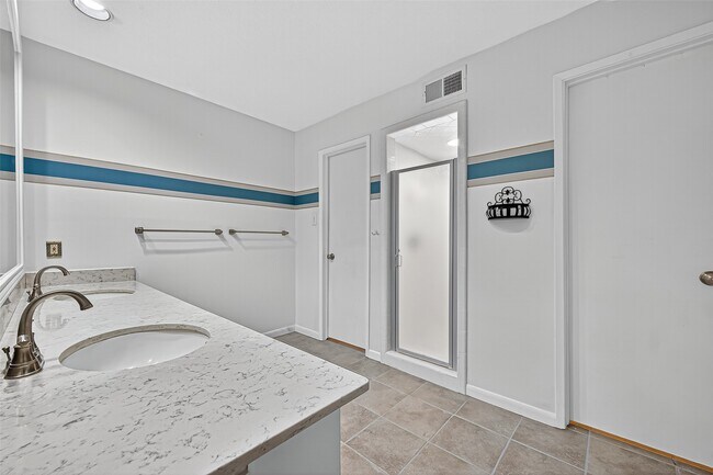 Building Photo - 21422 Park Willow Dr