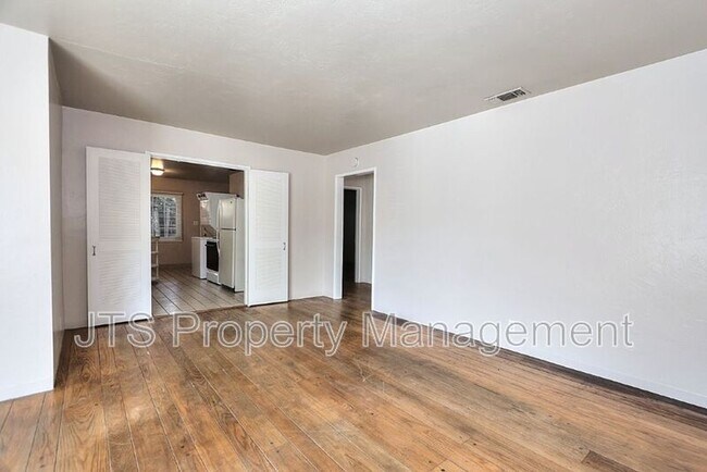 Building Photo - 3109-3111 Hampshire Drive