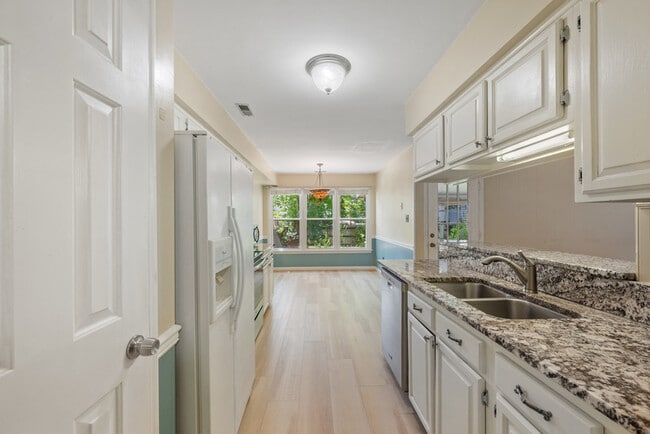 Building Photo - 2105 Grey Fox Ln