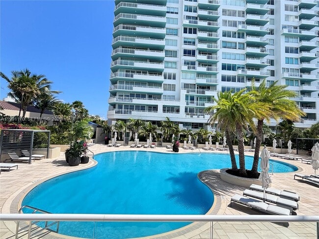 Building Photo - 400 South Pointe Dr