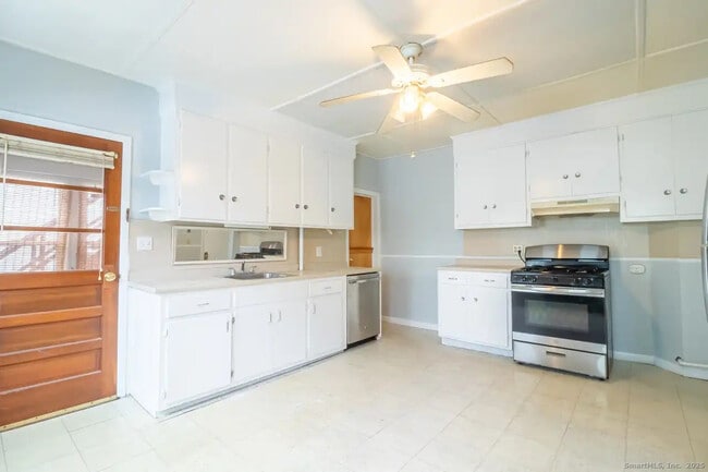 Building Photo - 62 Montauk Ave