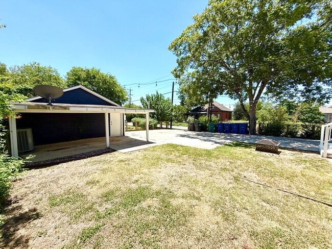 Building Photo - *COMING SOON* Jaw Dropping 4 Bedroom / 3 Bath Home Near Downtown!