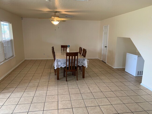 Building Photo - MUST SEE!! 4 Bed | 2.5 Bath | Loft | 2-Car Garage | Covered Patio!