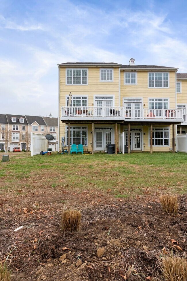 Building Photo - Waterfront Living in Colonial Beach | Monroe Bay Views | 3BR Townhome w/ Garage | 2,200 Sq Ft