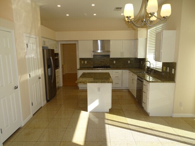 Building Photo - 5 BED Summerlin home w/ 1ST FLOOR BED AND 3/4 BATH