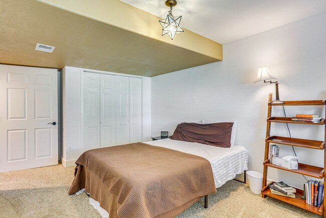 Building Photo - 9492 Sand Hill Pl