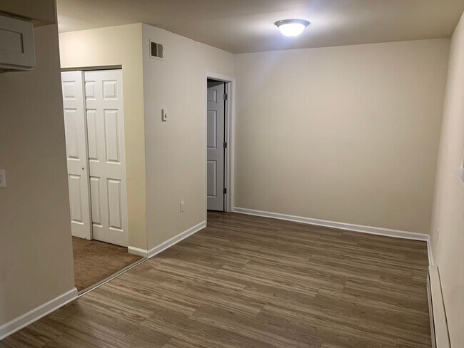 Building Photo - 3 Bedroom 1.5 Bathroom's