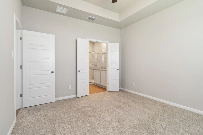 Building Photo - 469-473 Nespral Dr