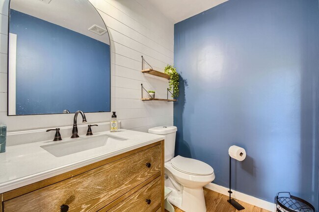 Building Photo - Beautiful 4 Bedroom Home with Stunning Vie...