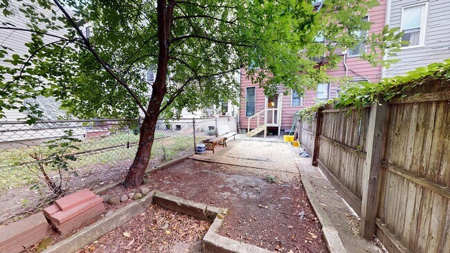 Building Photo - 137 N 8th St