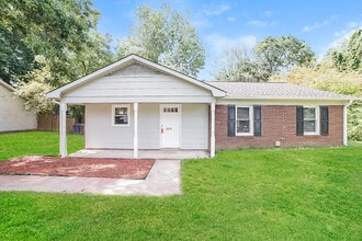 Building Photo - 1670 Village Pl