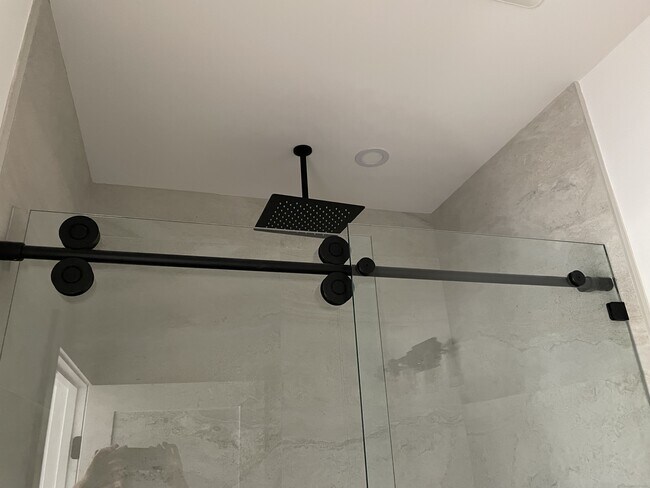 3036 Beech St - Rain Shower - 1505 Fern Street