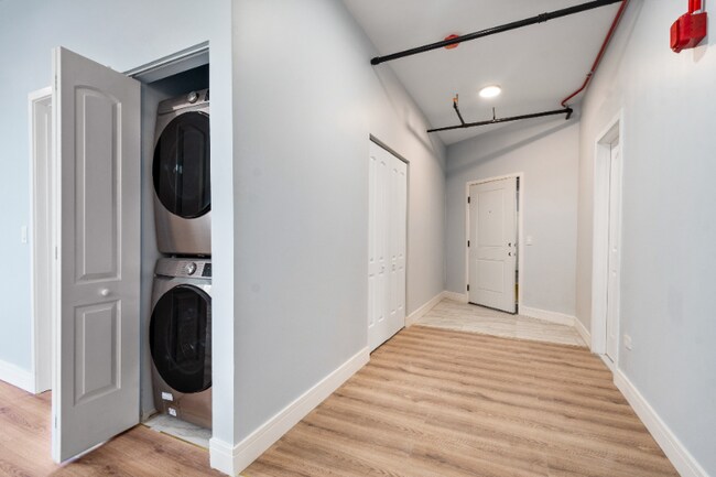 Building Photo - 9865 W Roosevelt Rd