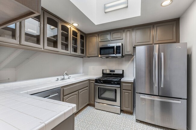 Building Photo - Beautiful 3-Bedroom, 2-Bathroom Home in a Peaceful Neighborhood