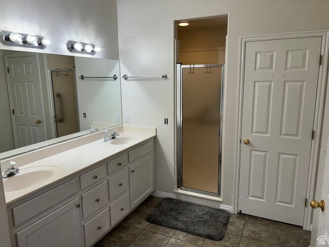 Building Photo - Beautiful Canyon Terrace Estates Home!