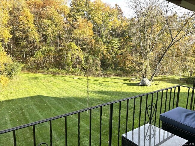 Building Photo - 417 Fox Run Ln
