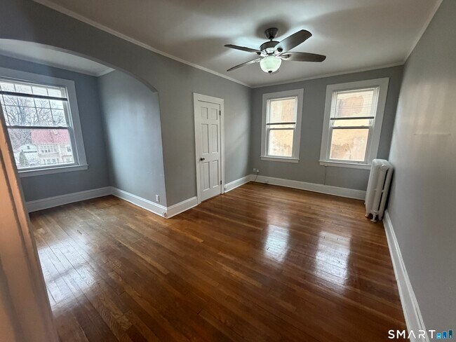 Building Photo - 800 Farmington Ave