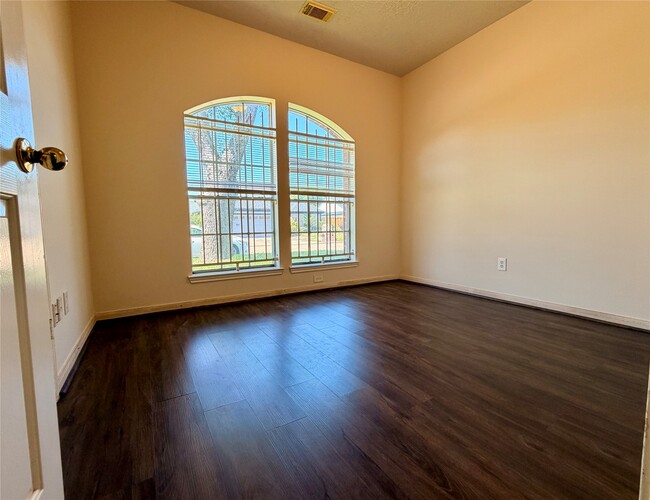Building Photo - 13423 Agarita Ln