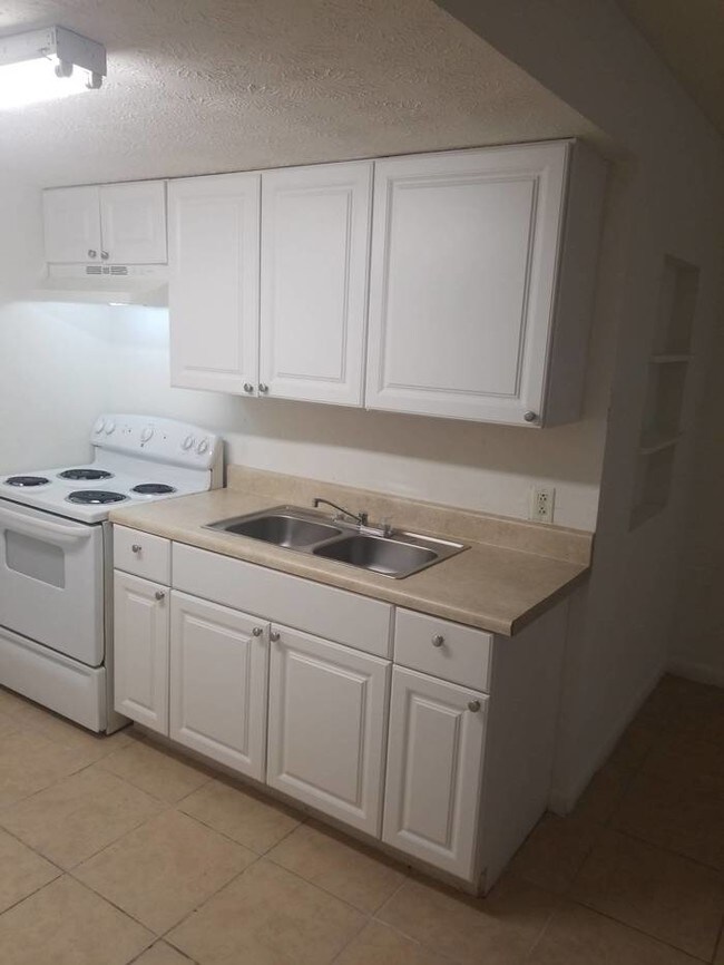 Primary Photo - Renovated 1/1 Apt. in Arlington!