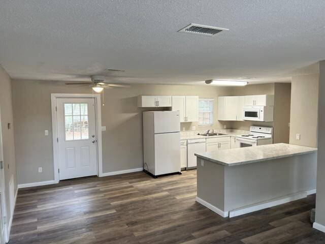 Building Photo - "Charming 3-Bedroom Home in Mary Esther!"