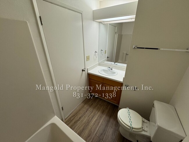 Building Photo - **$350 Move in Special**  Upstairs Condo L...