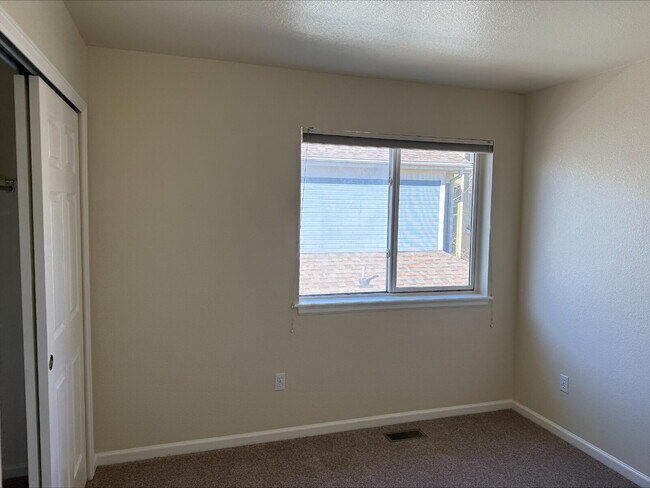 Building Photo - "Spacious 4-Bed, 3-Bath Gem on Franklin Drive – Modern Living in Boulder!"