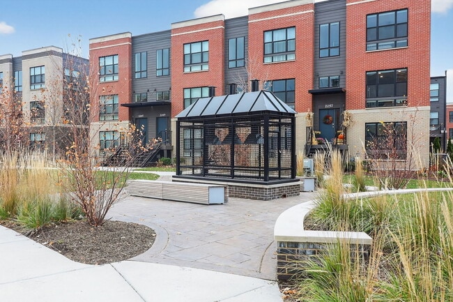 Building Photo - 1276 Lakepointe Dr