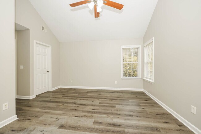 Building Photo - 636 Zellwood Dr