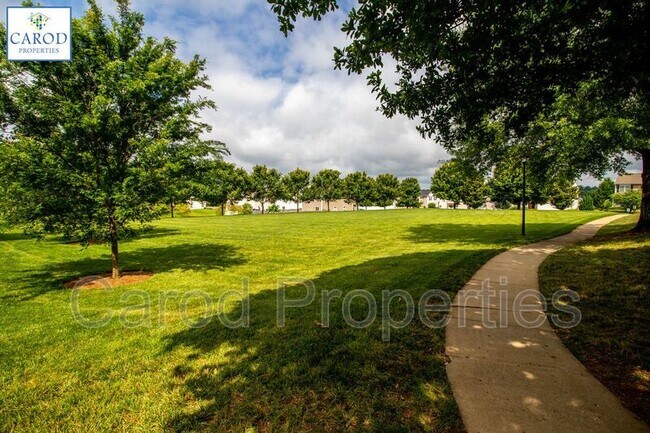 Building Photo - 8630 Redding Glen Ave