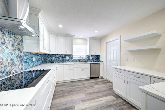 Building Photo - 1065 Molaki Dr