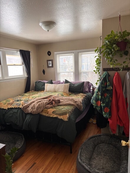 Building Photo - 615 W Mulberry St