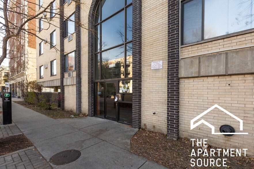 Building Photo - 1525 W Morse Ave