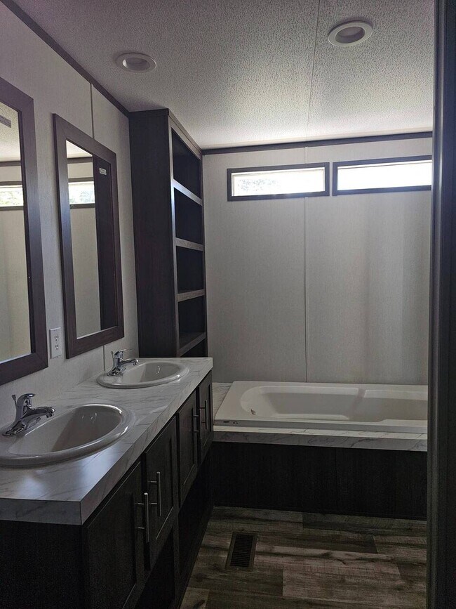 Building Photo - 2881 TX-110