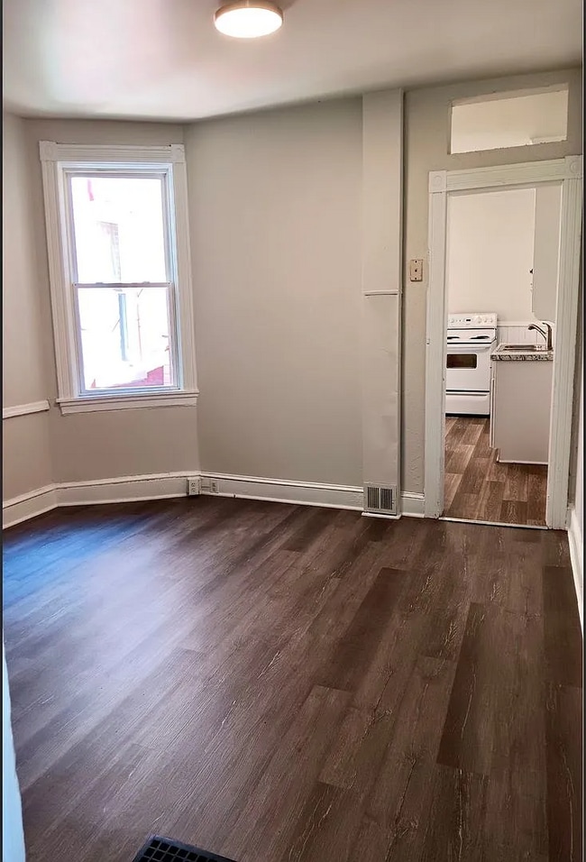 Building Photo - beautifully updated 3-bedroom, 1-bathroom townhouse