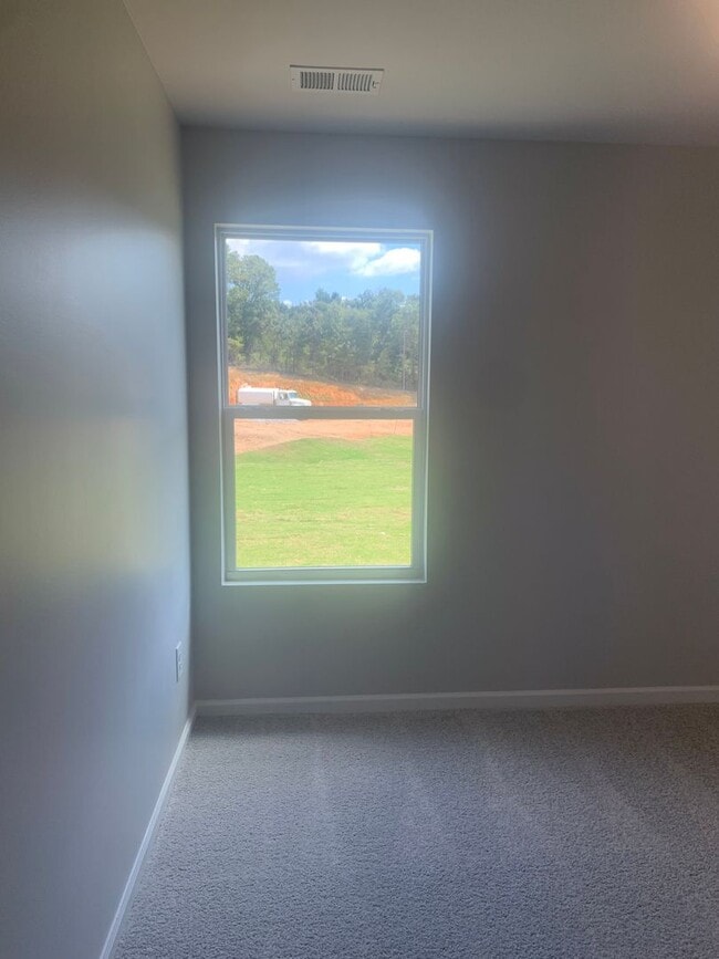 Building Photo - 144 Lakeside Way