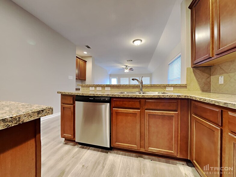 Building Photo - 2413 Castle Creek Dr