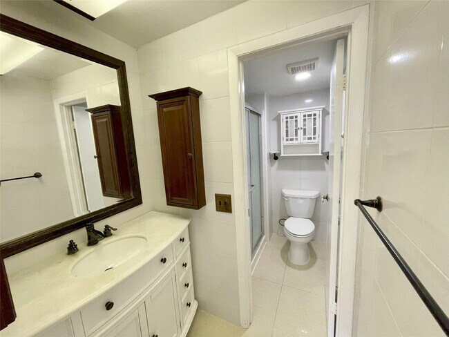 Building Photo - 5090 SW 64th Ave