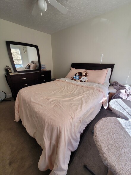 Room #2 - 515 Silver Leaf Dr