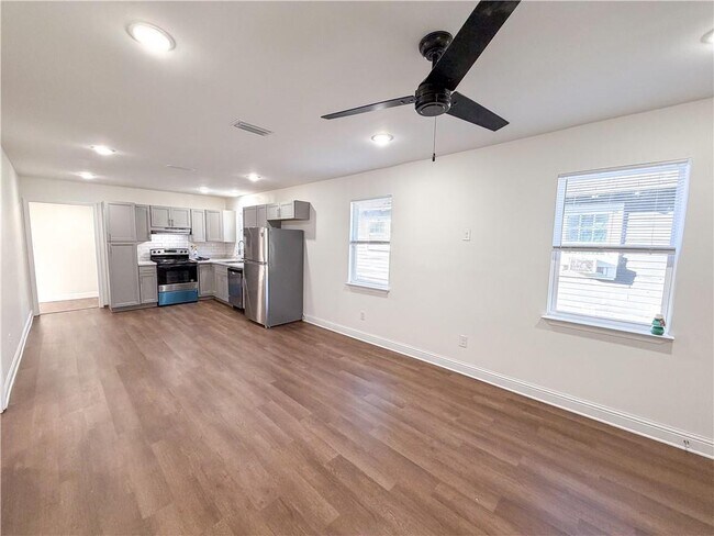 Building Photo - 1051 Lubel Ave