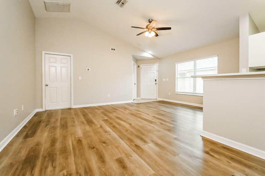 Building Photo - 6127 Skylarkcrest Dr